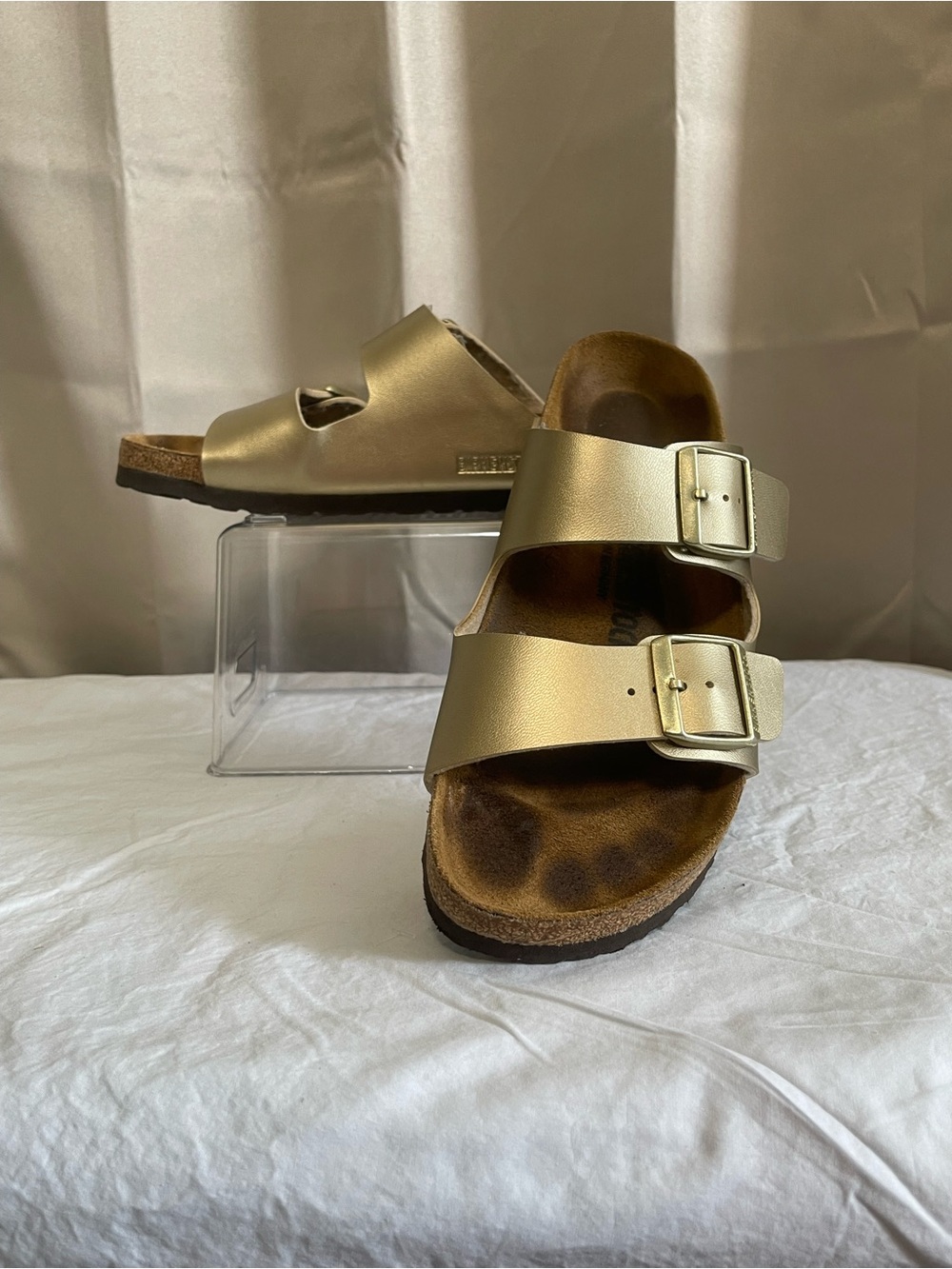 Birkenstock “Arizona” 2 strap leather sandal.  Gold . Very good UC size 40/9.5